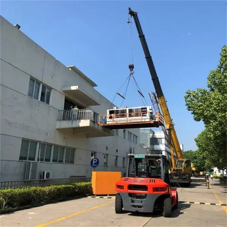 莺歌海镇起重机司机十吊十不吊